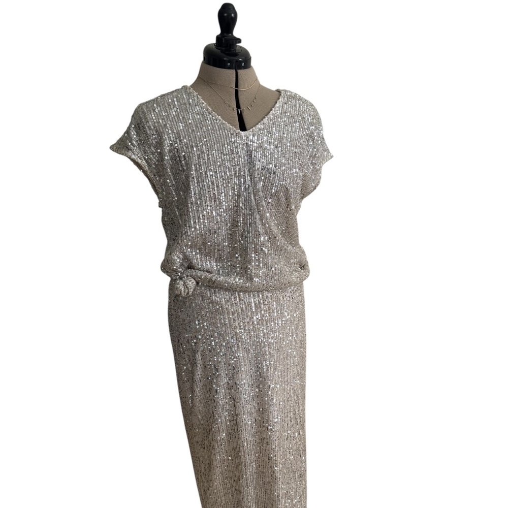 Vince Camuto 2 piece sequin dress. Color: Off-white/beige. Sz: small